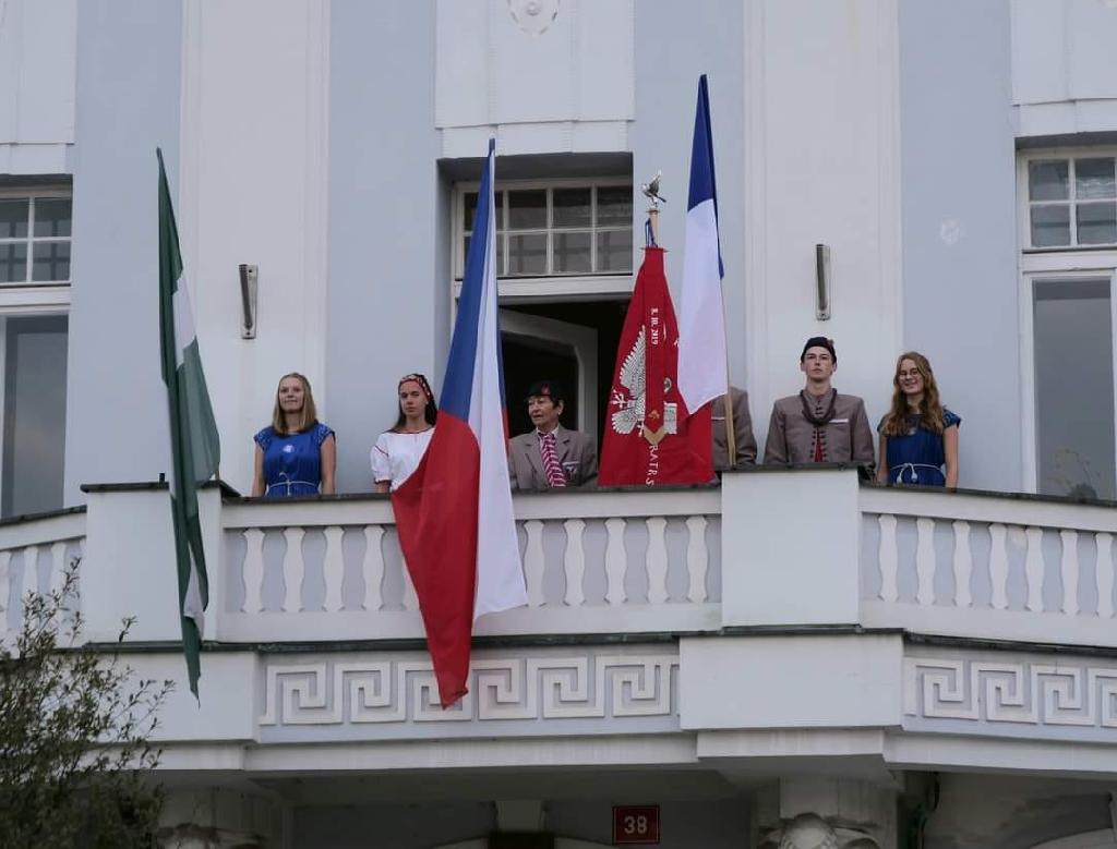 Sokolové na radnici ve Dvoře Králové nad Labem