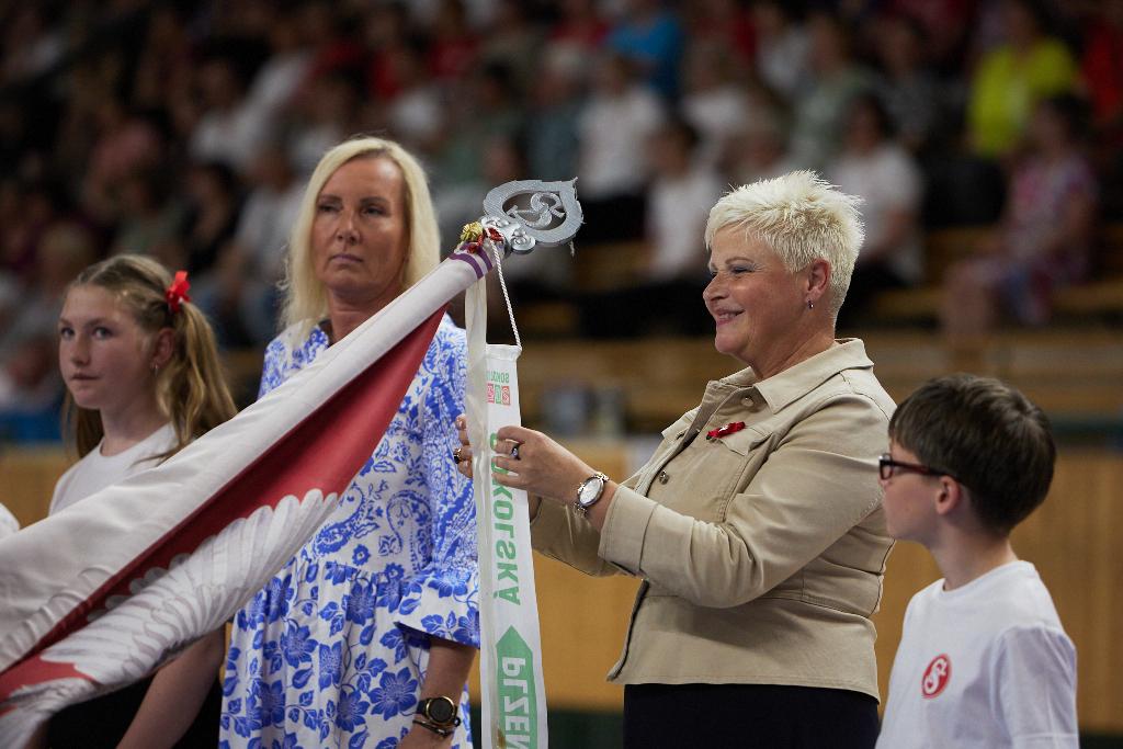 SokolGym Plzeň_HM_prapor_stuha