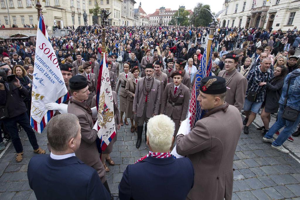 focení sestry starostky s členy Sokolské stráže