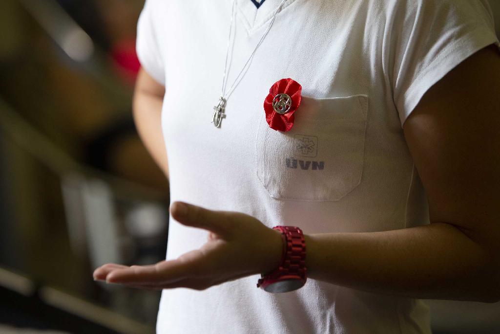 Detail kokardy na tričku sestřičky z ÚVN_7.10.2022_foto Markéta Navrátilová