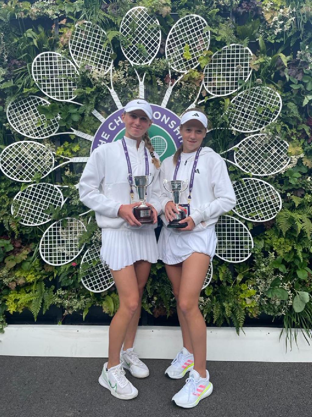 Laura Samsonová a Alena Kovačková, tenis, Wimbledon 2023, juniorky, čtyřhra