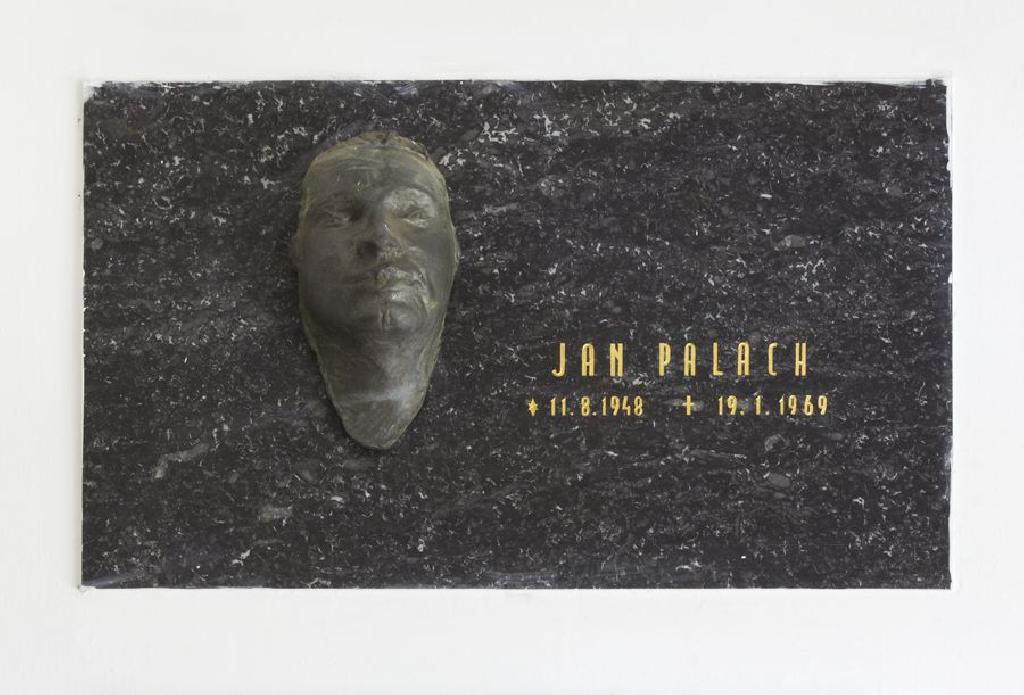 Pamětní deska Janu Palachovi v sokolovně ve Všetatech